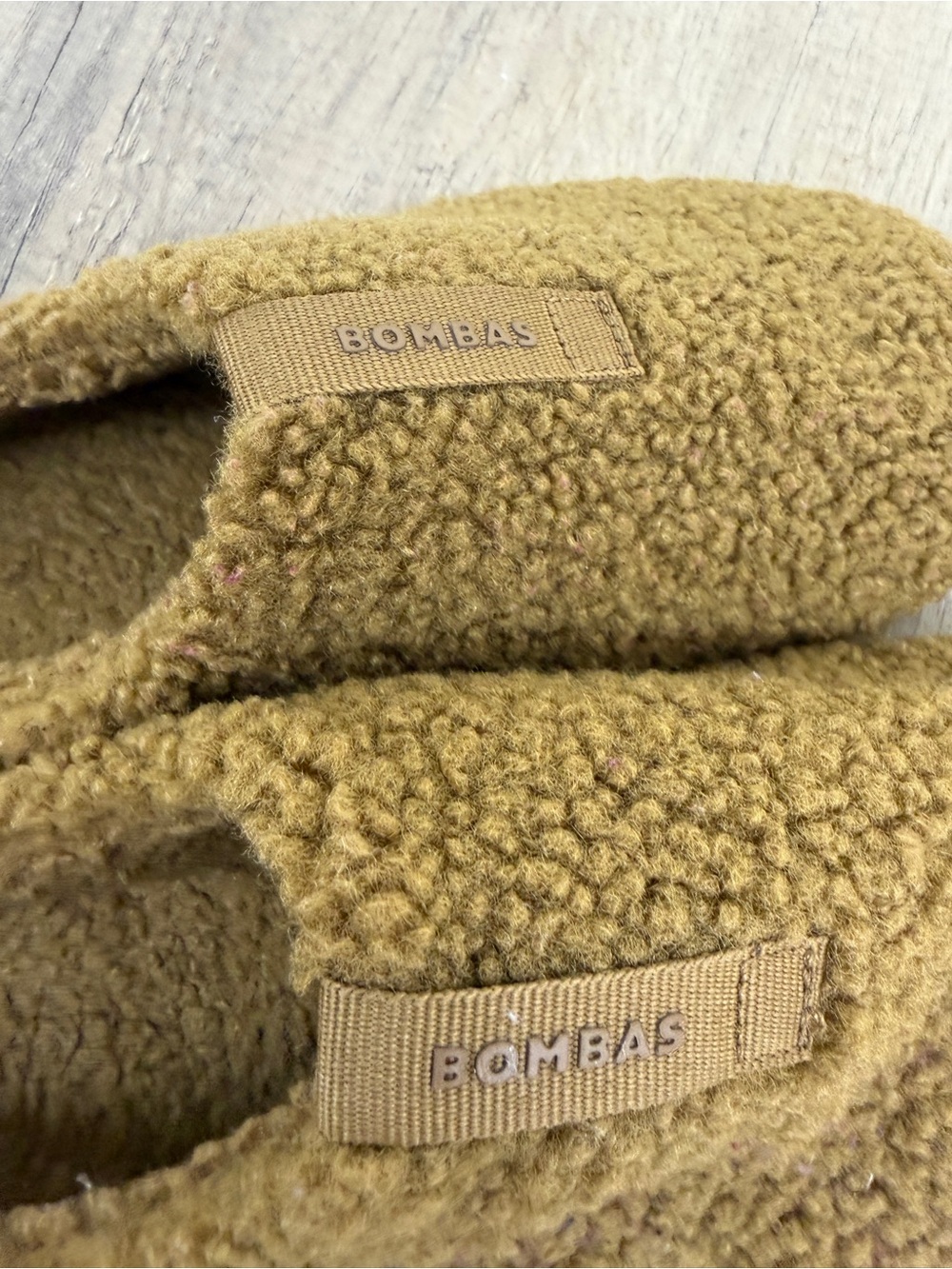 Bombas Sherpa Slip-On Slippers in Mustard Gold - Picture 3 of 7